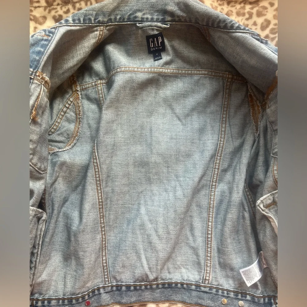 ☀️ GAP Denim Light Wash Jean Jacket Classic Trucker Style | Women’s Medium - Picture 6 of 14